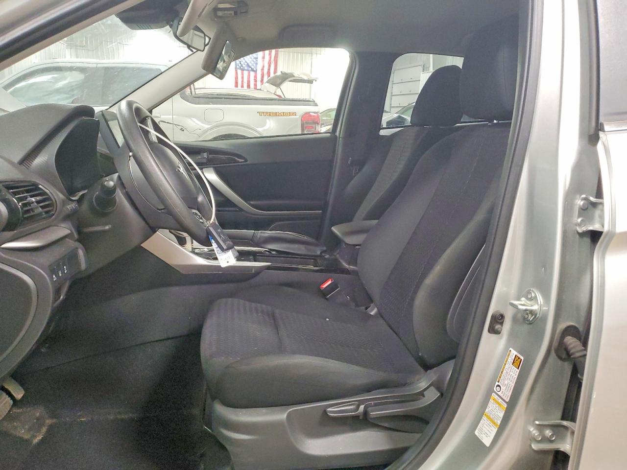 2024 MITSUBISHI ECLIPSE CROSS LE photo 7