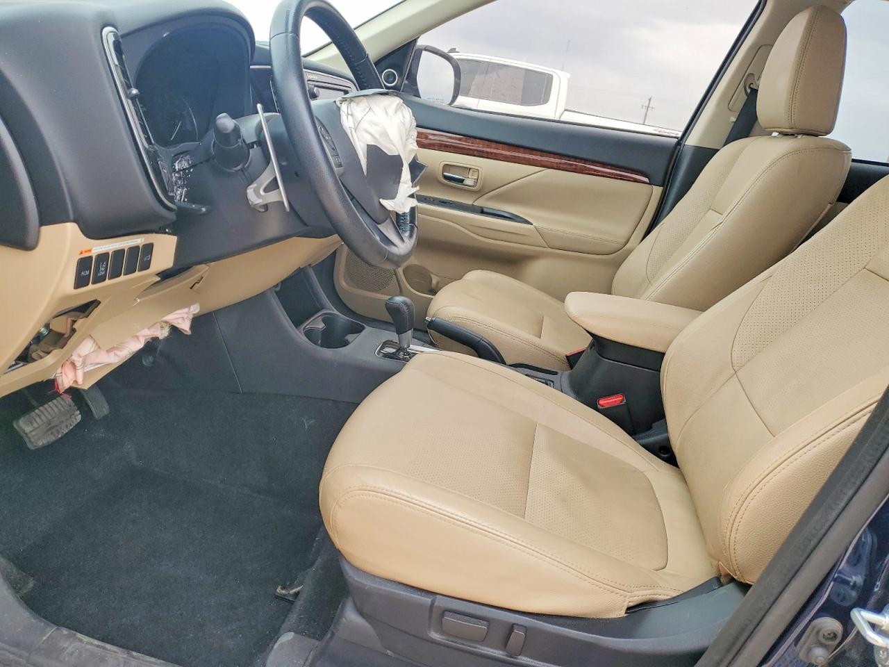 2015 MITSUBISHI OUTLANDER GT photo 13