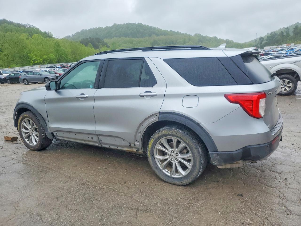 2020 FORD EXPLORER XLT photo 3