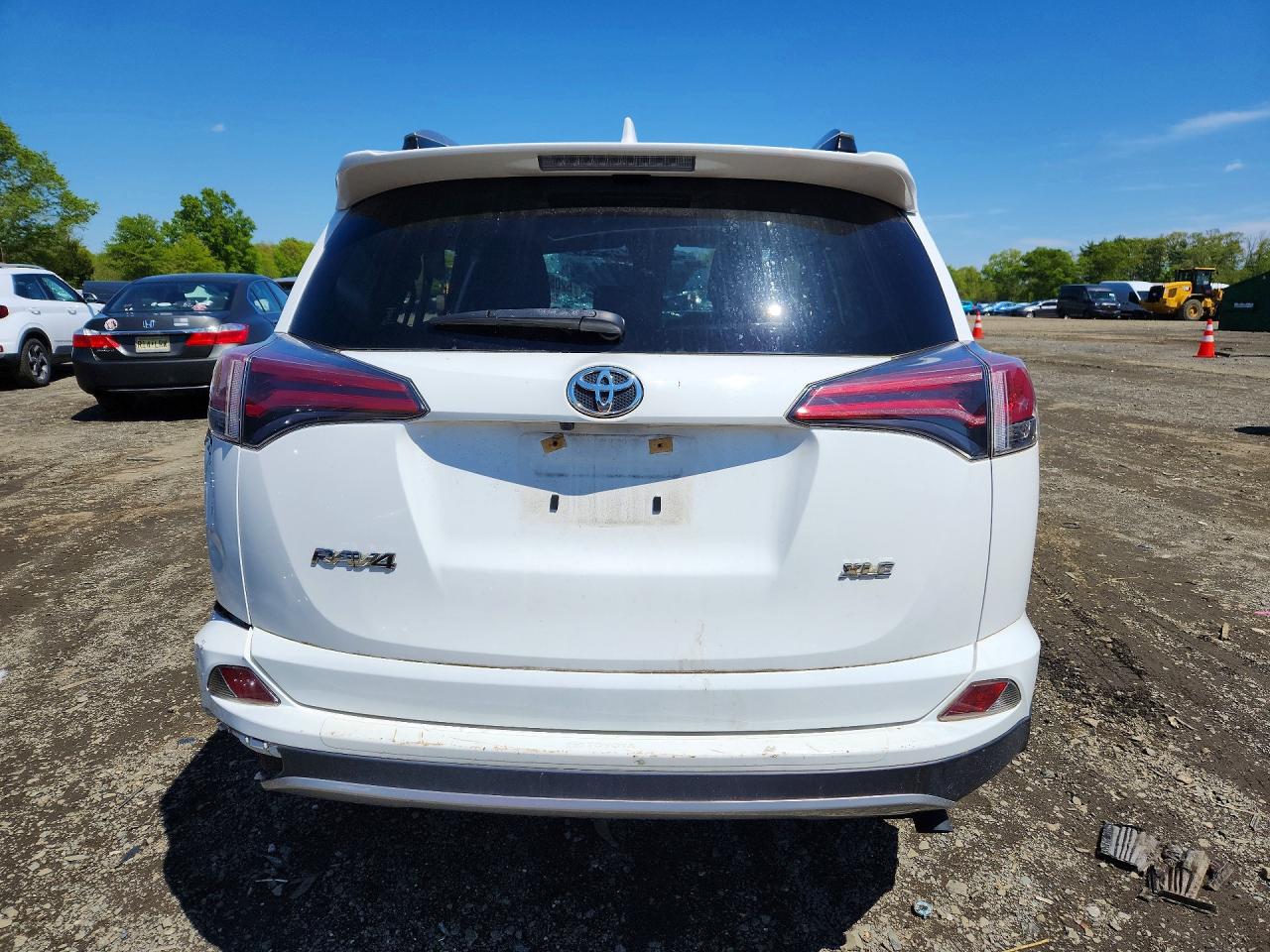2018 TOYOTA RAV4 XLE photo 11