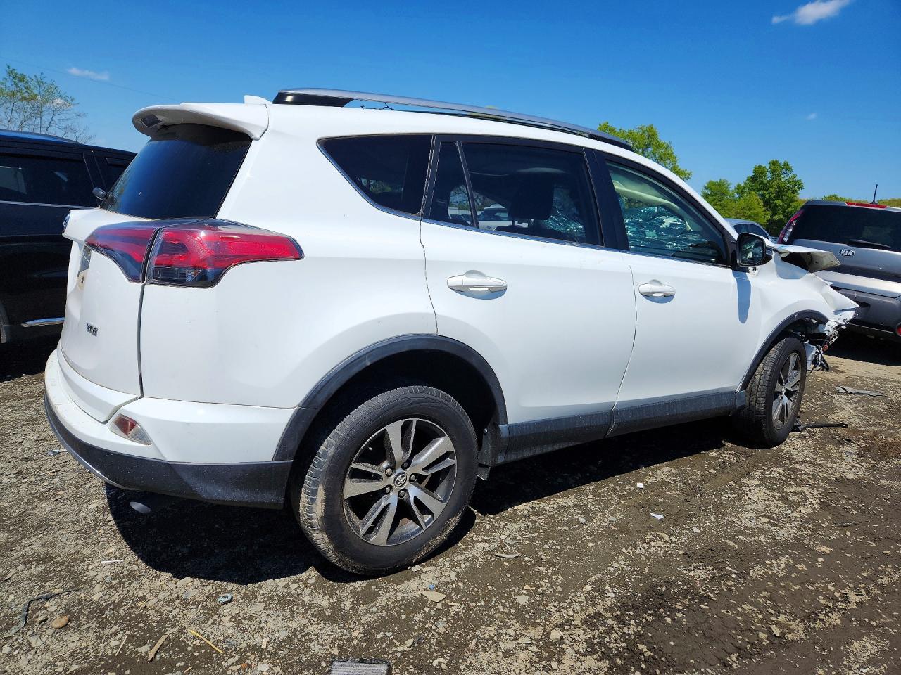 2018 TOYOTA RAV4 XLE photo 5
