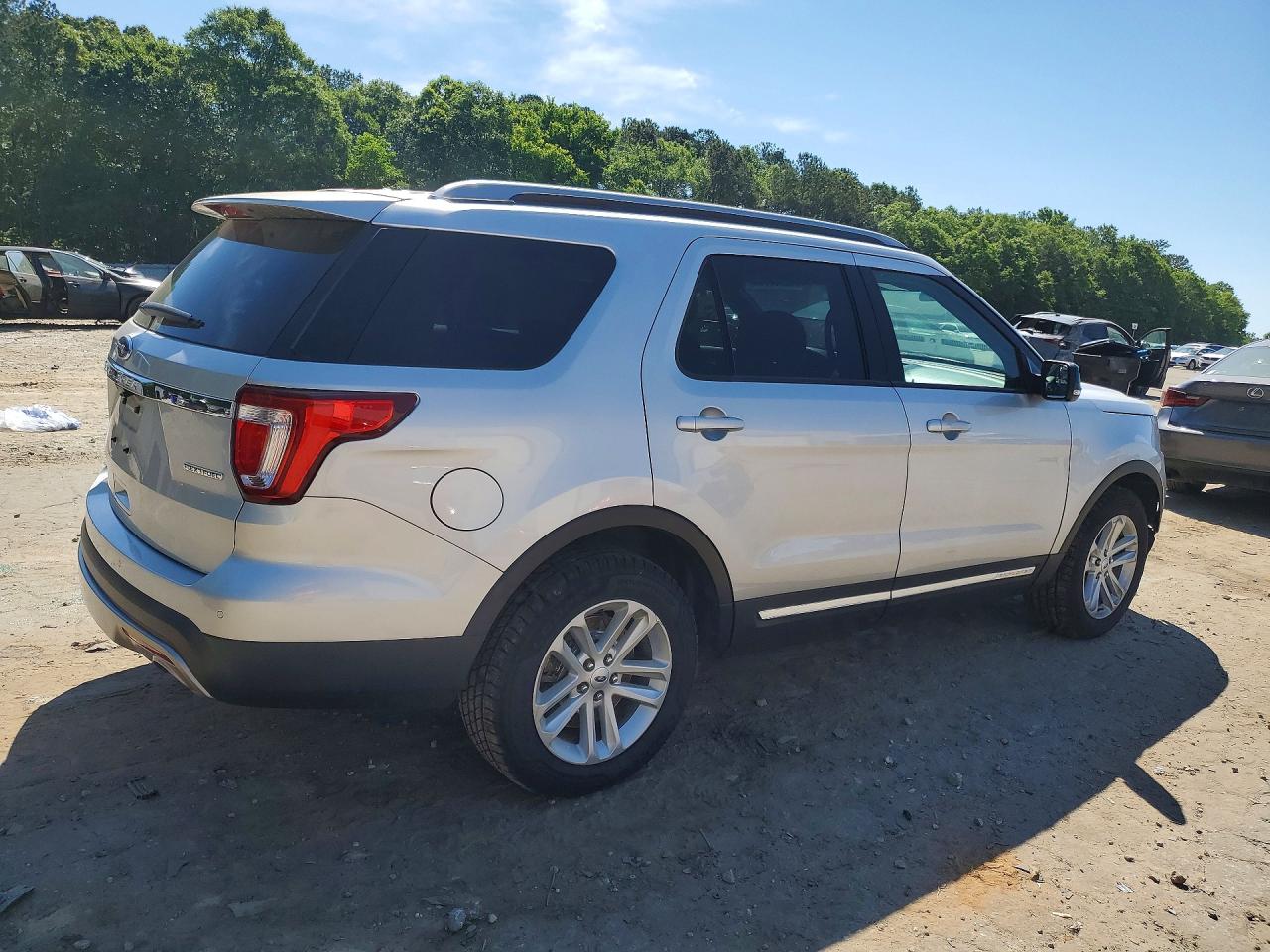 2016 FORD EXPLORER XLT photo 3