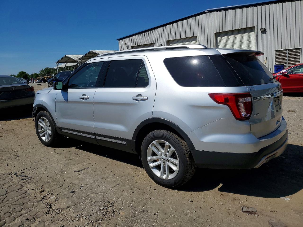 2016 FORD EXPLORER XLT photo 2