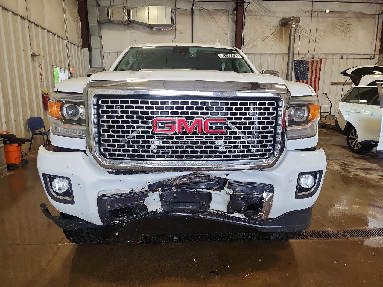 2015 GMC SIERRA K2500 DENALI photo 9