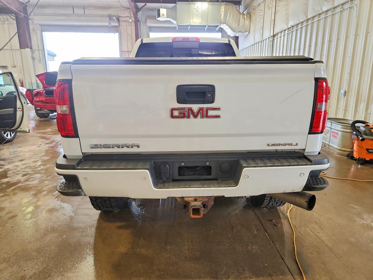 2015 GMC SIERRA K2500 DENALI photo 11