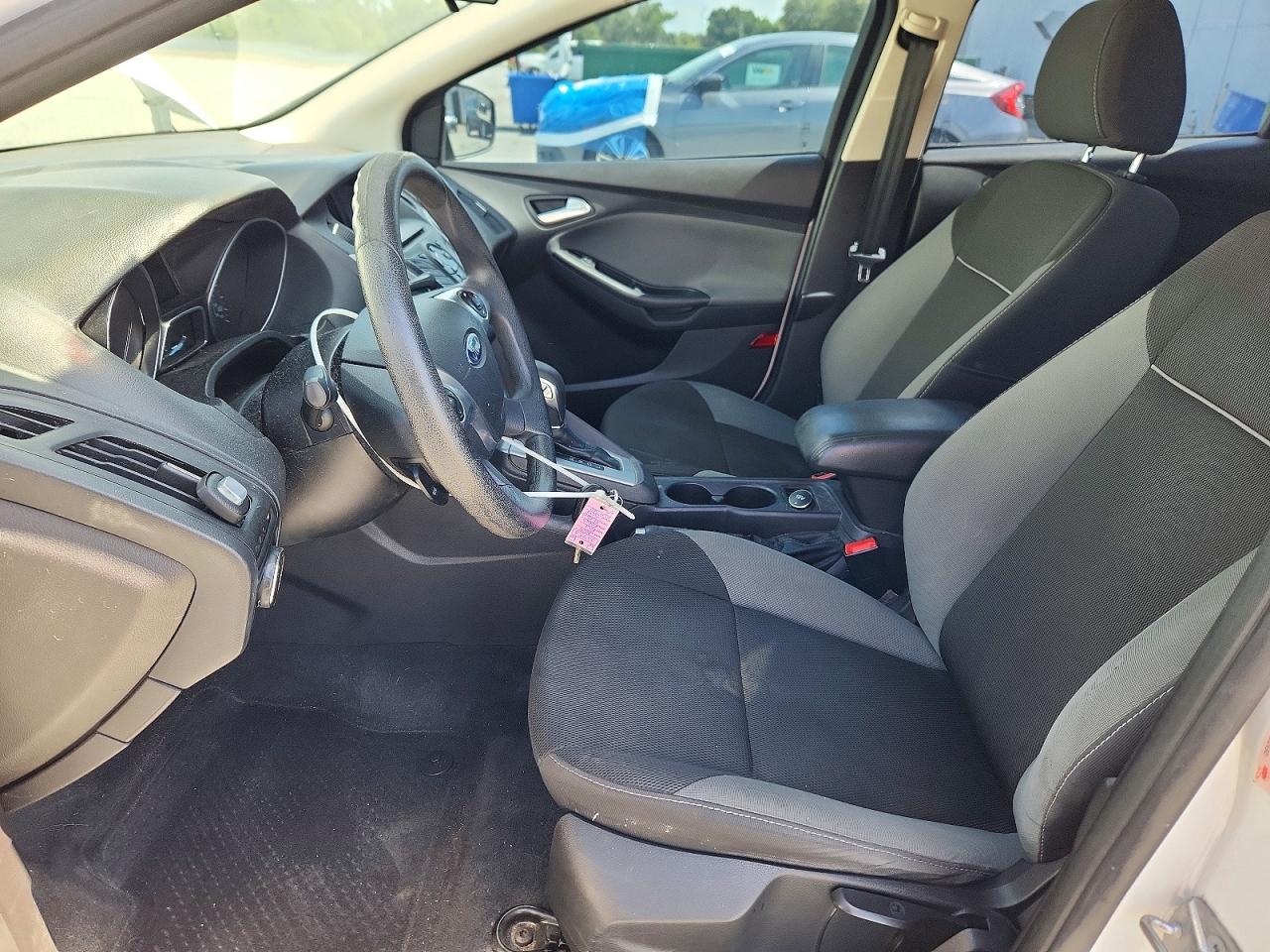 2014 FORD FOCUS SE photo 19