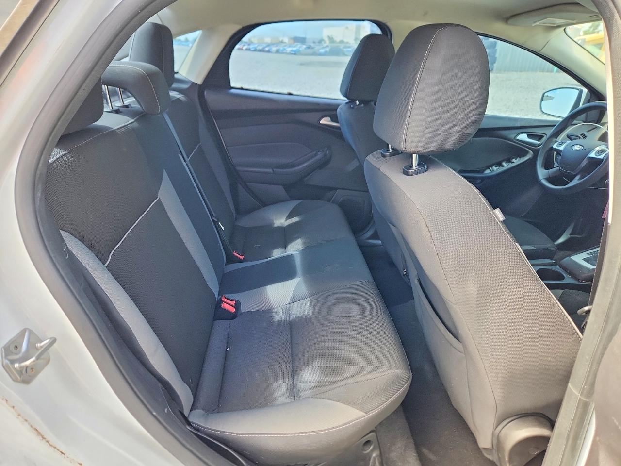 2014 FORD FOCUS SE photo 28