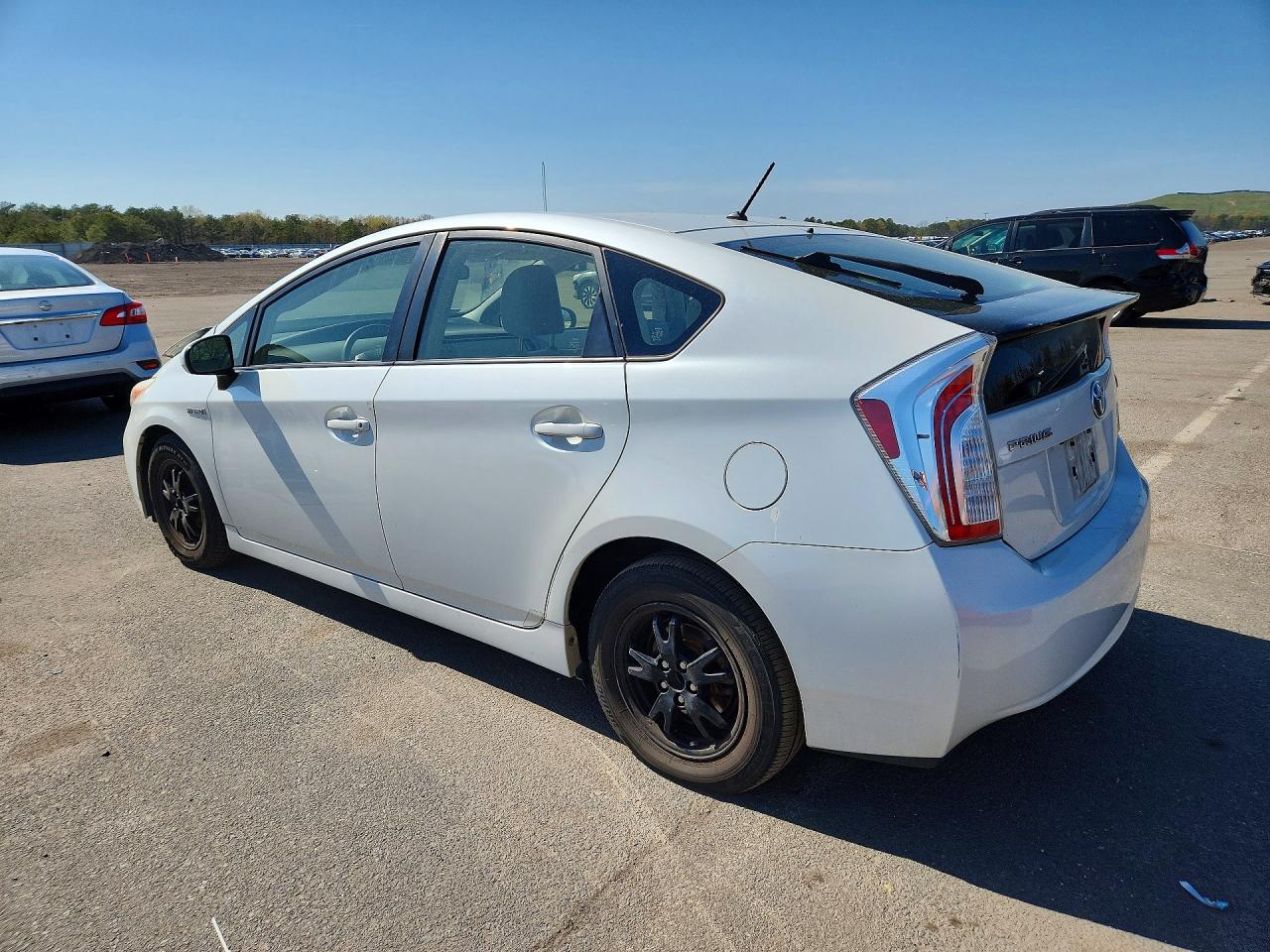 2015 TOYOTA PRIUS photo 4