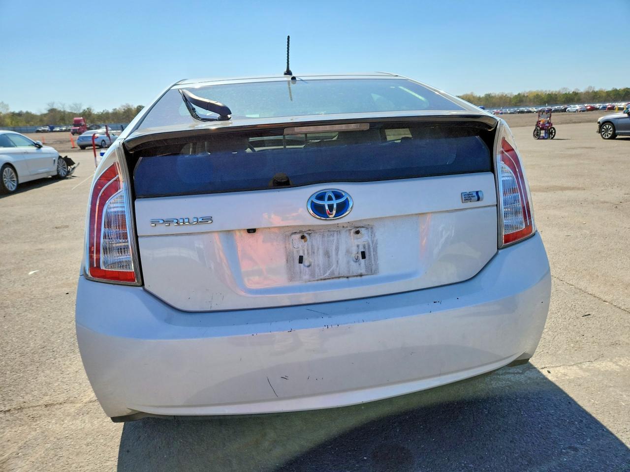 2015 TOYOTA PRIUS photo 16