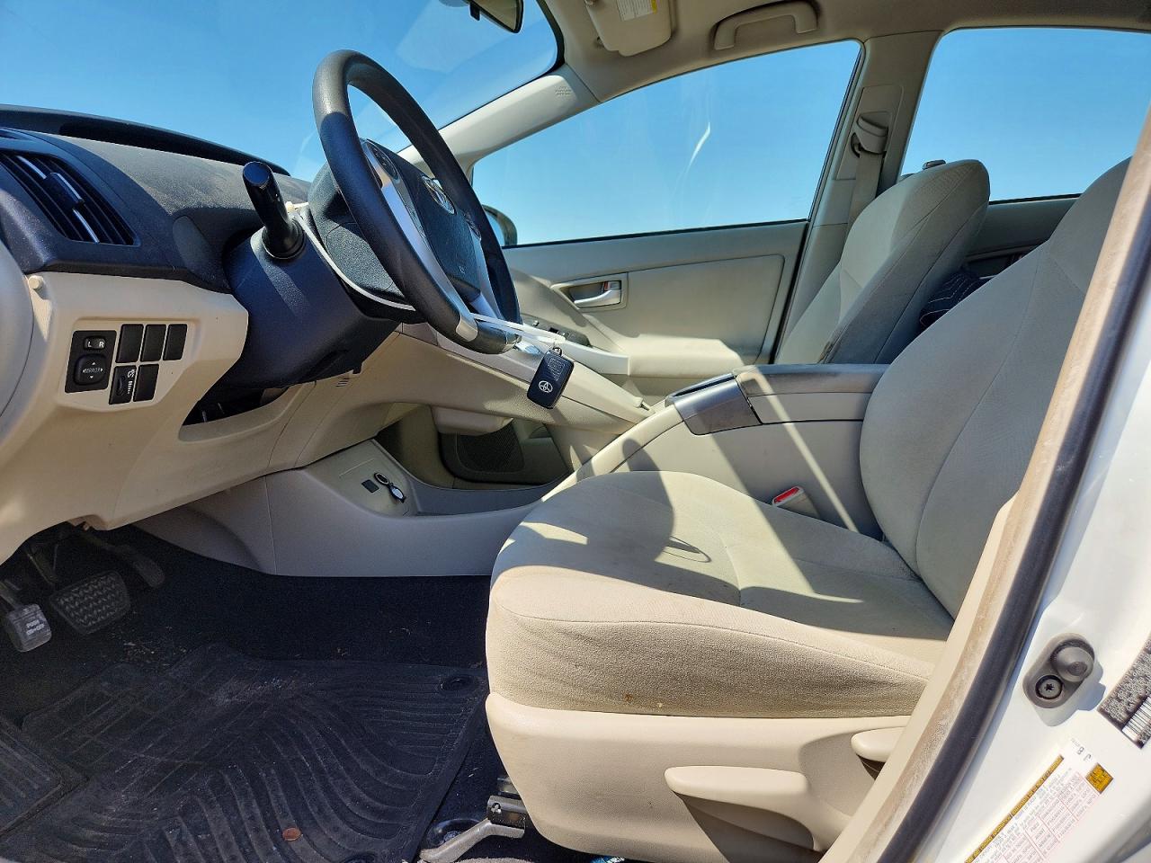 2015 TOYOTA PRIUS photo 19