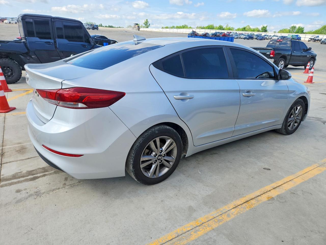 2018 HYUNDAI ELANTRA SEL photo 3