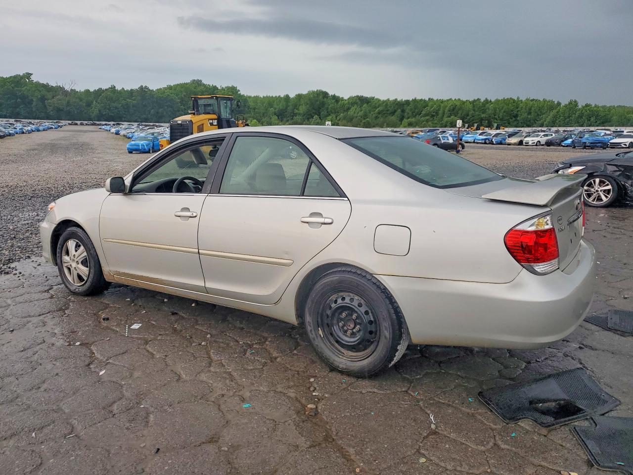 2005 TOYOTA CAMRY LE photo 4