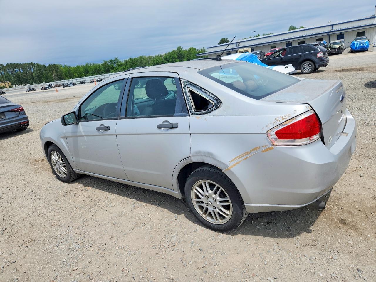 2009 FORD FOCUS SE photo 2
