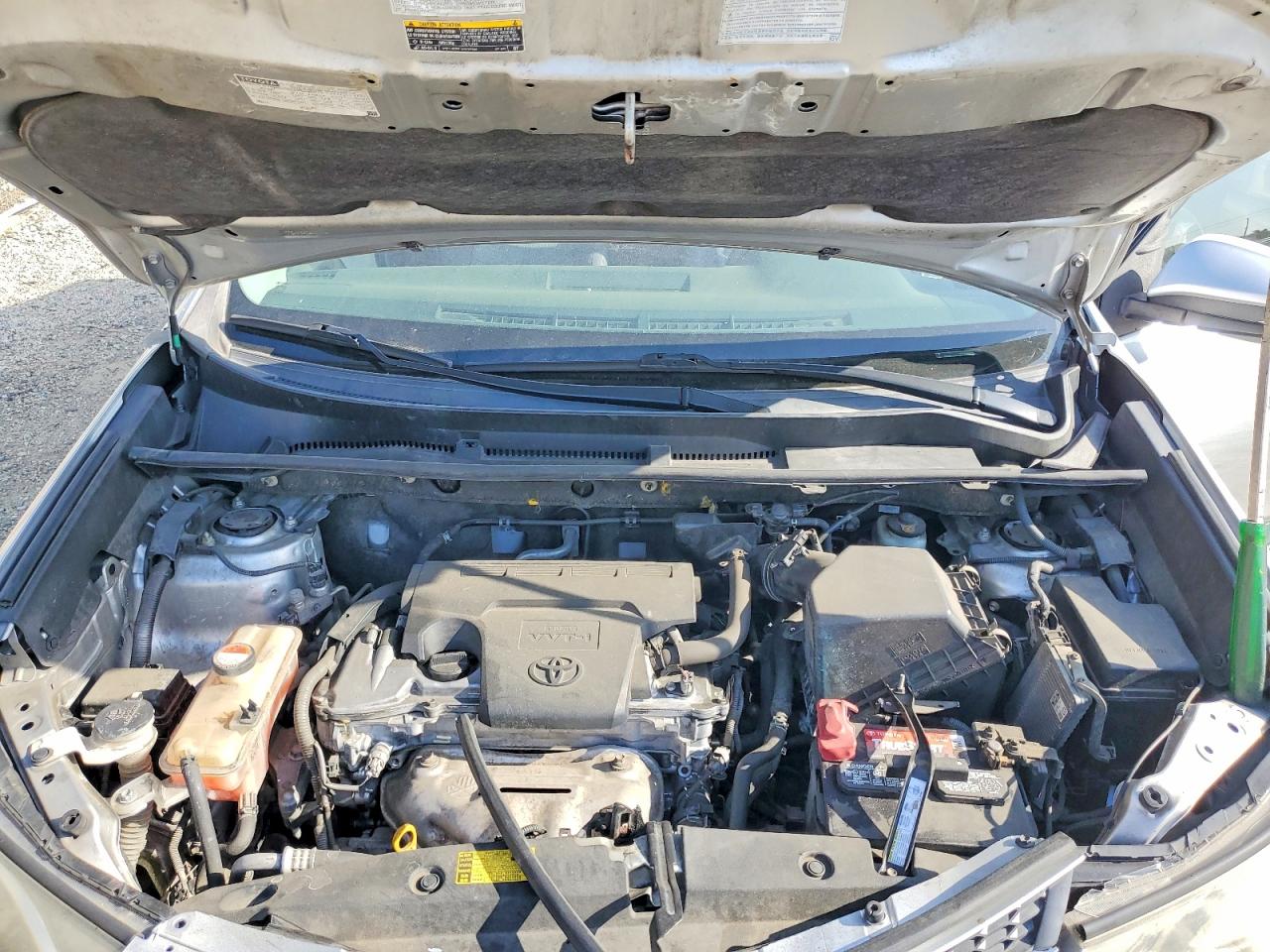 2015 TOYOTA RAV4 XLE photo 34