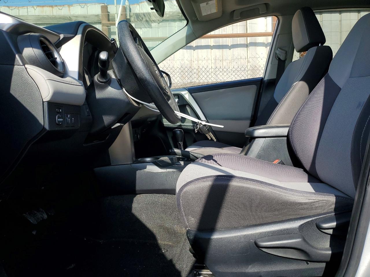 2015 TOYOTA RAV4 XLE photo 19