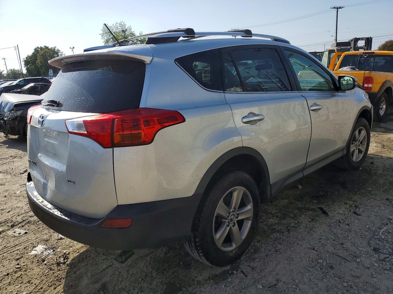 2015 TOYOTA RAV4 XLE photo 7