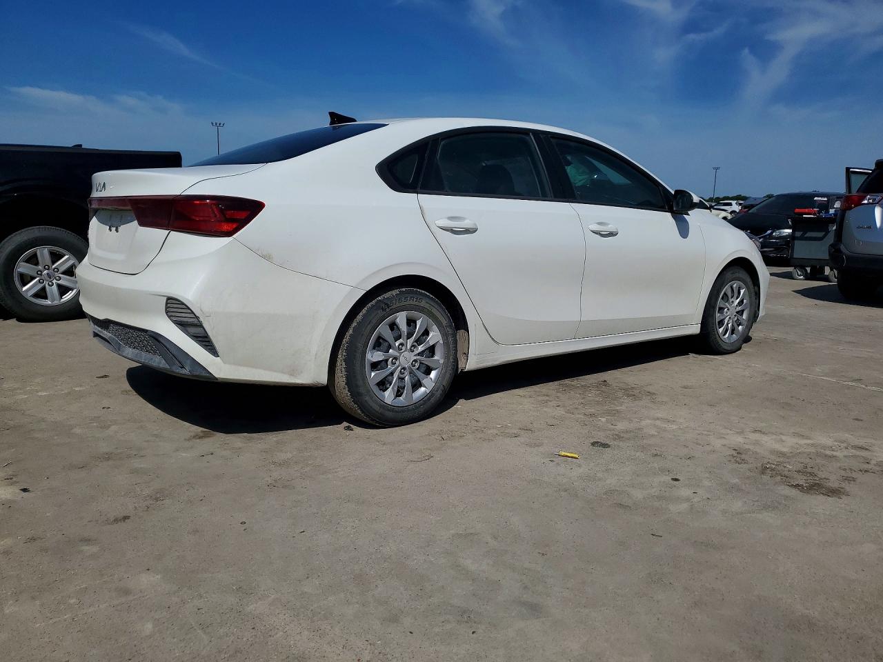2023 KIA FORTE LX photo 5