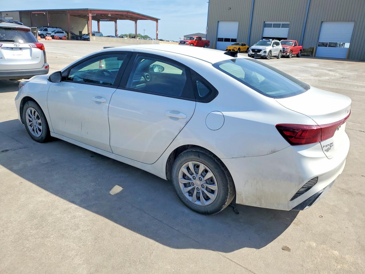 2023 KIA FORTE LX photo 3
