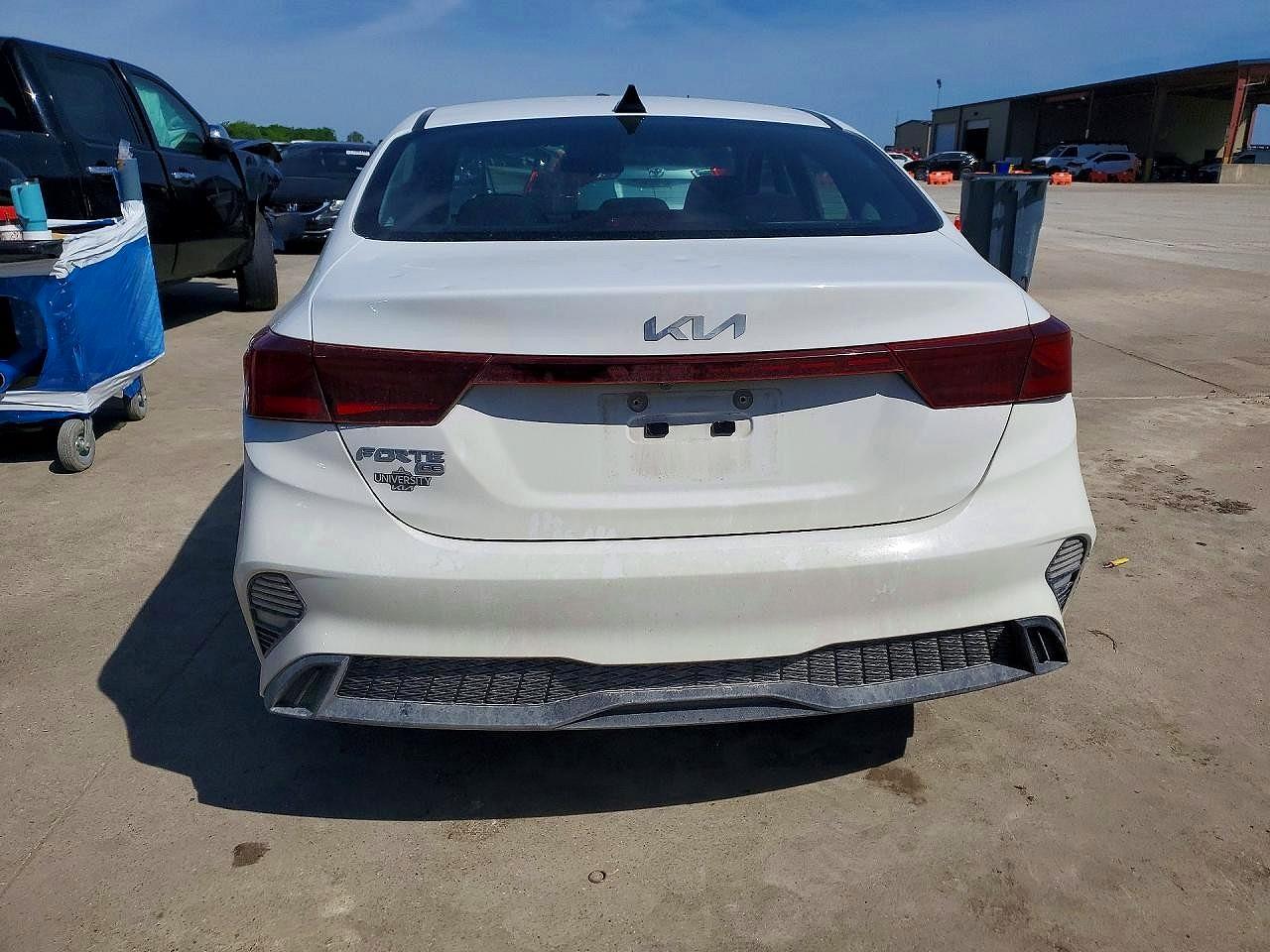 2023 KIA FORTE LX photo 11