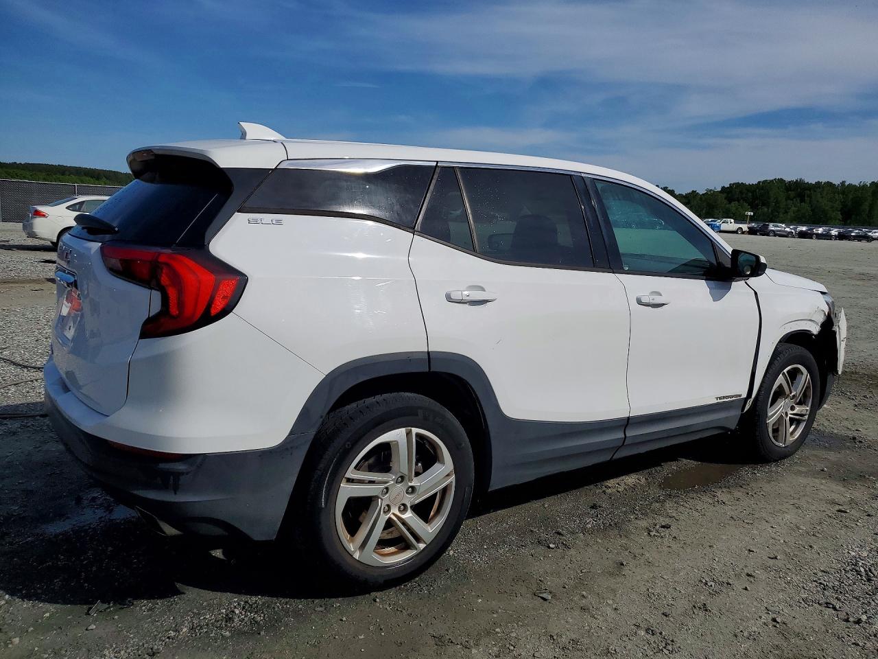 2018 GMC TERRAIN SLE photo 5