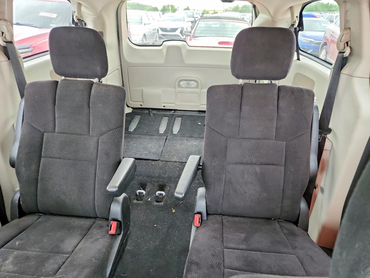 2011 DODGE GRAND CARAVAN MAINSTREET photo 28