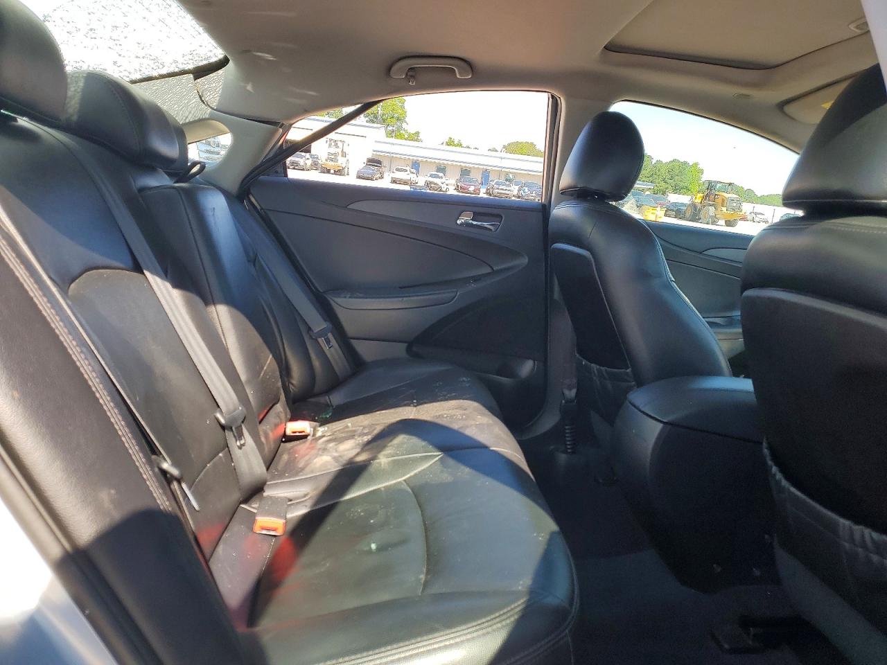 2011 HYUNDAI SONATA SE photo 19