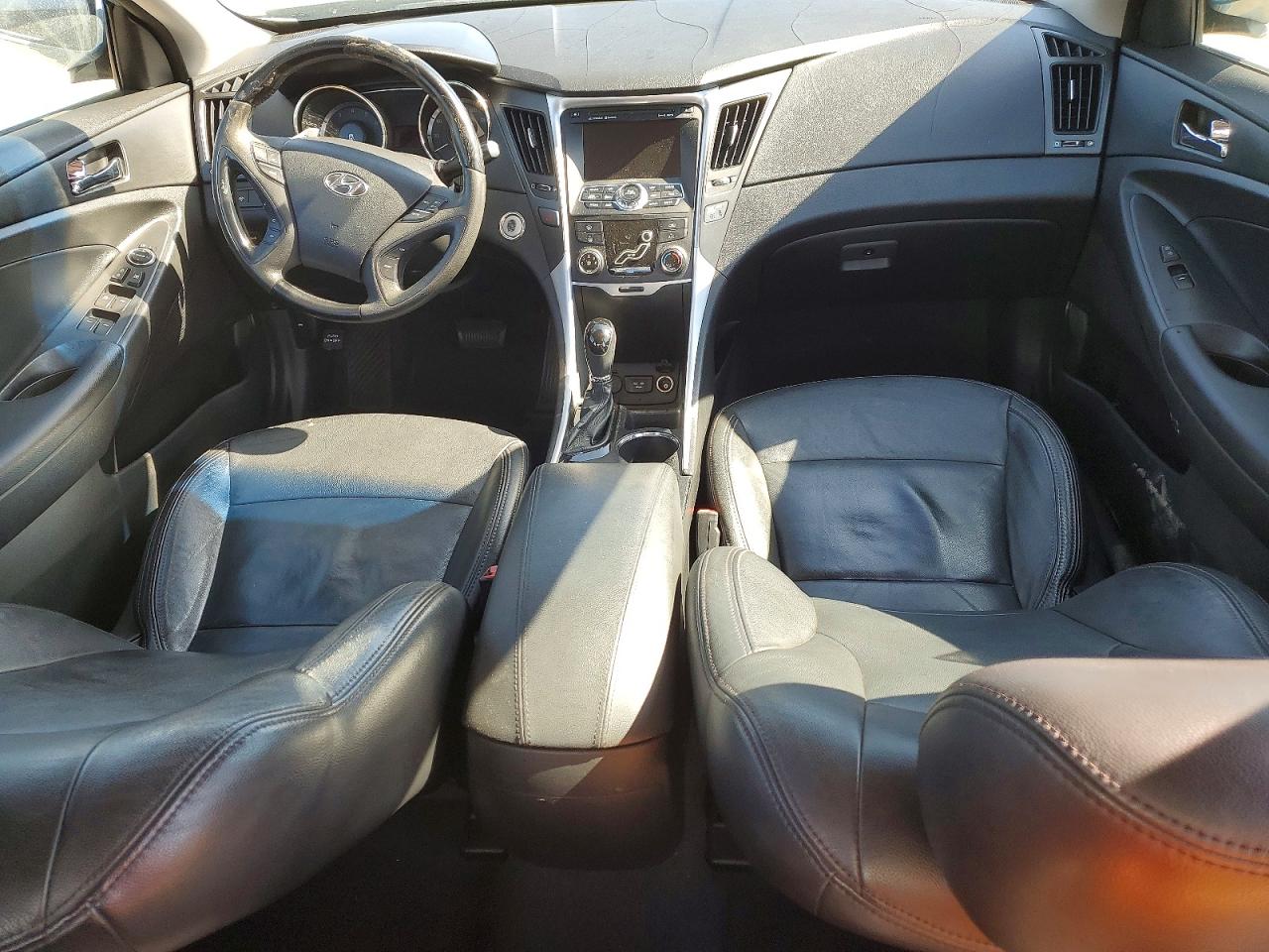 2011 HYUNDAI SONATA SE photo 15