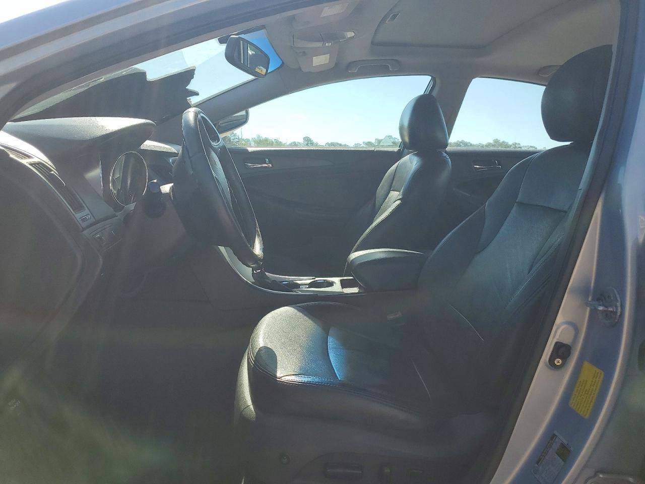 2011 HYUNDAI SONATA SE photo 13