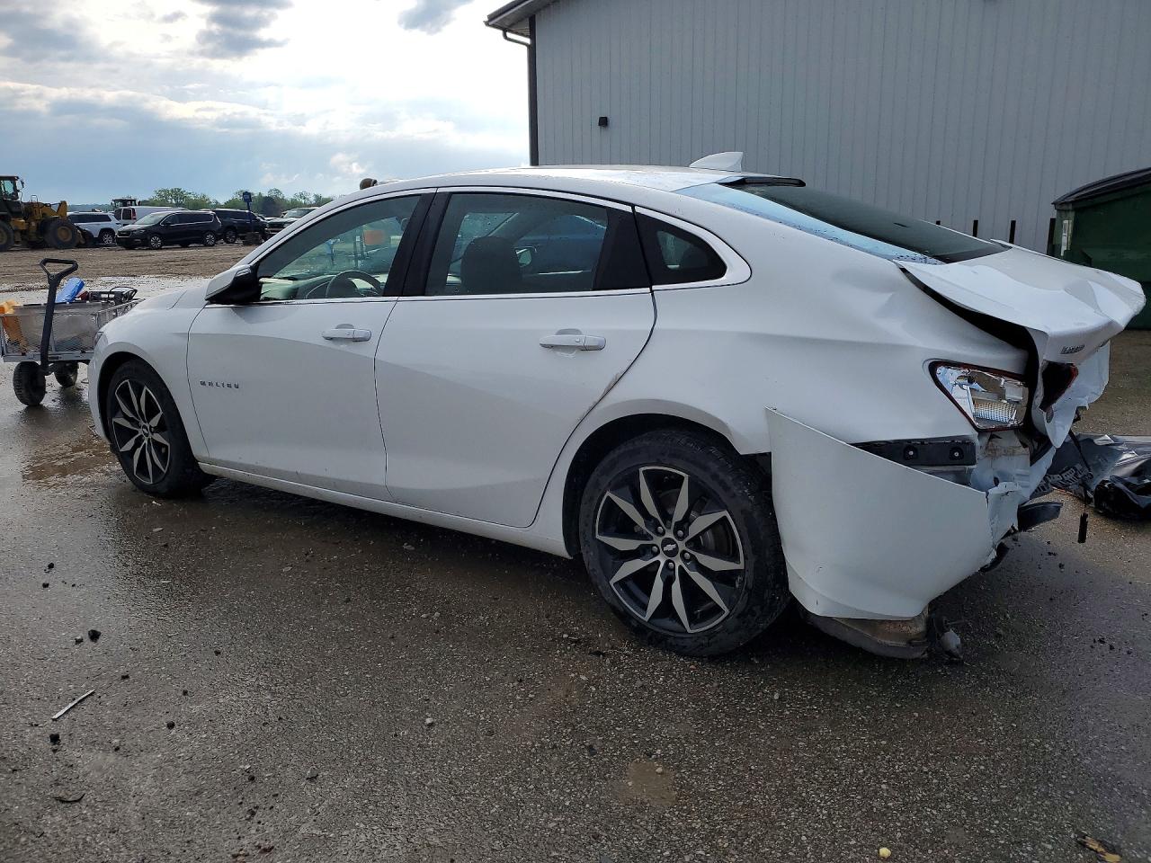 2018 CHEVROLET MALIBU LT photo 2
