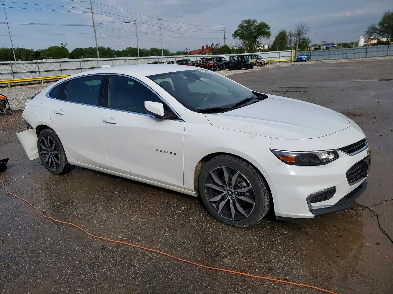 2018 CHEVROLET MALIBU LT photo 4