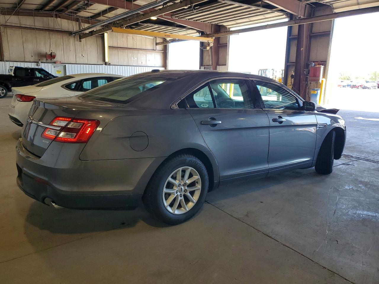 2014 FORD TAURUS SE photo 5