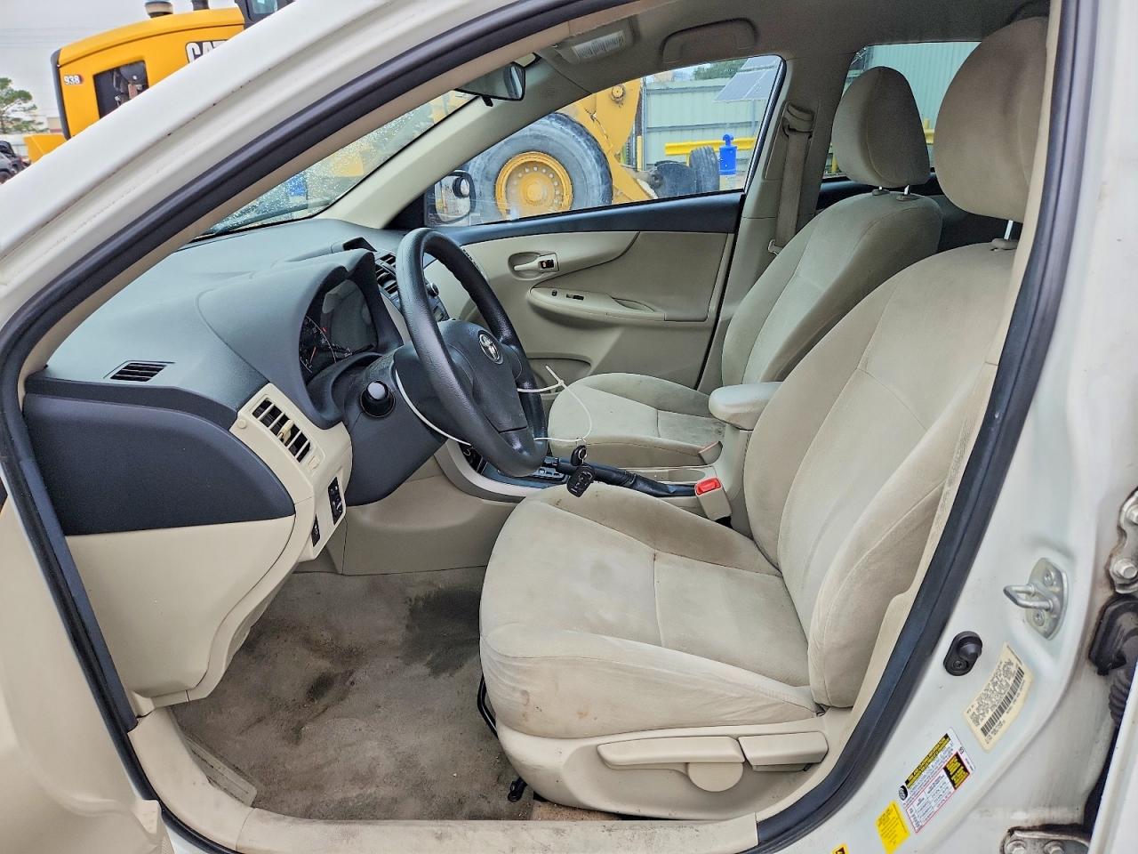 2012 TOYOTA COROLLA L photo 19