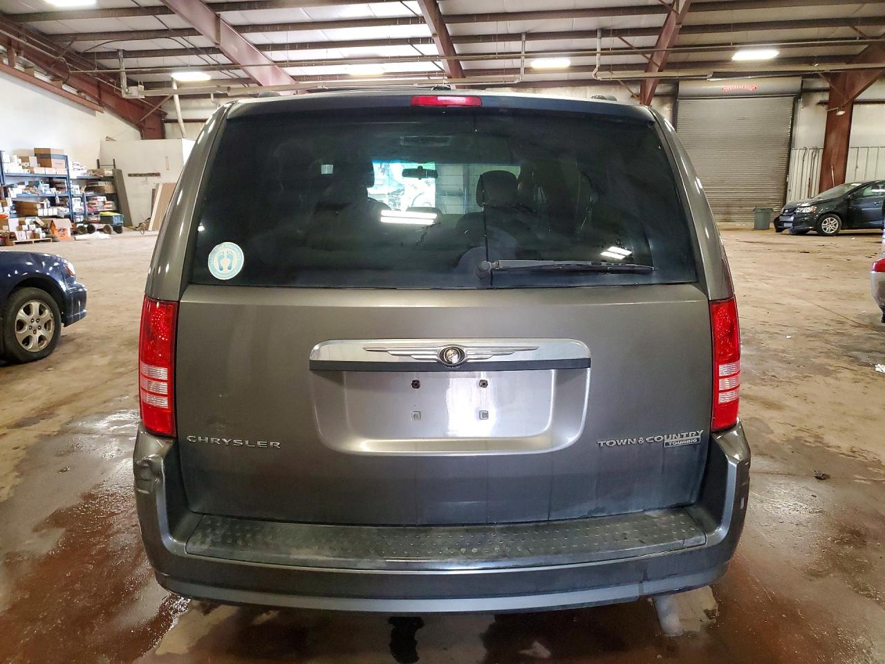 2010 CHRYSLER TOWN & COUNTRY TOURING photo 6