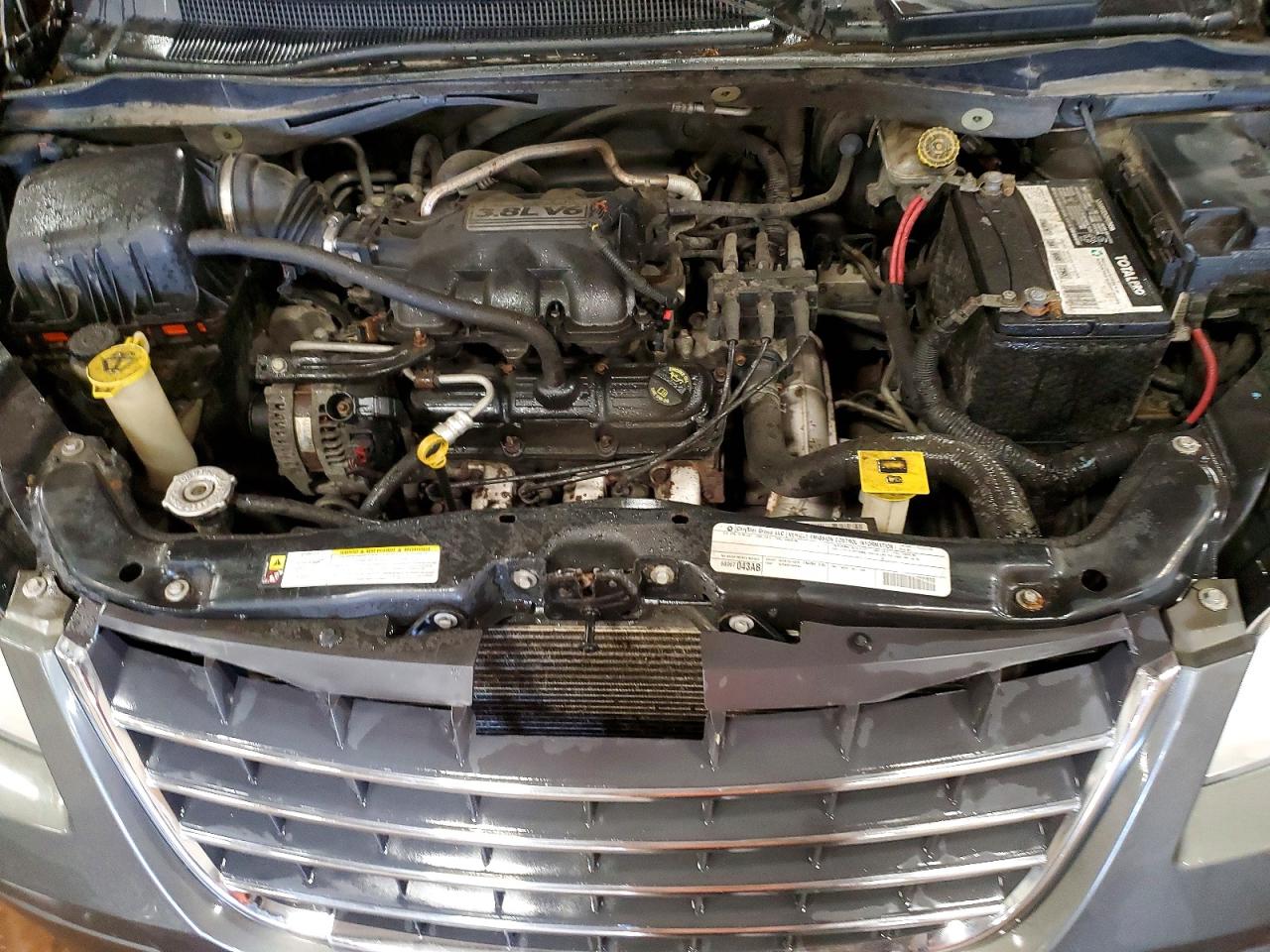2010 CHRYSLER TOWN & COUNTRY TOURING photo 11