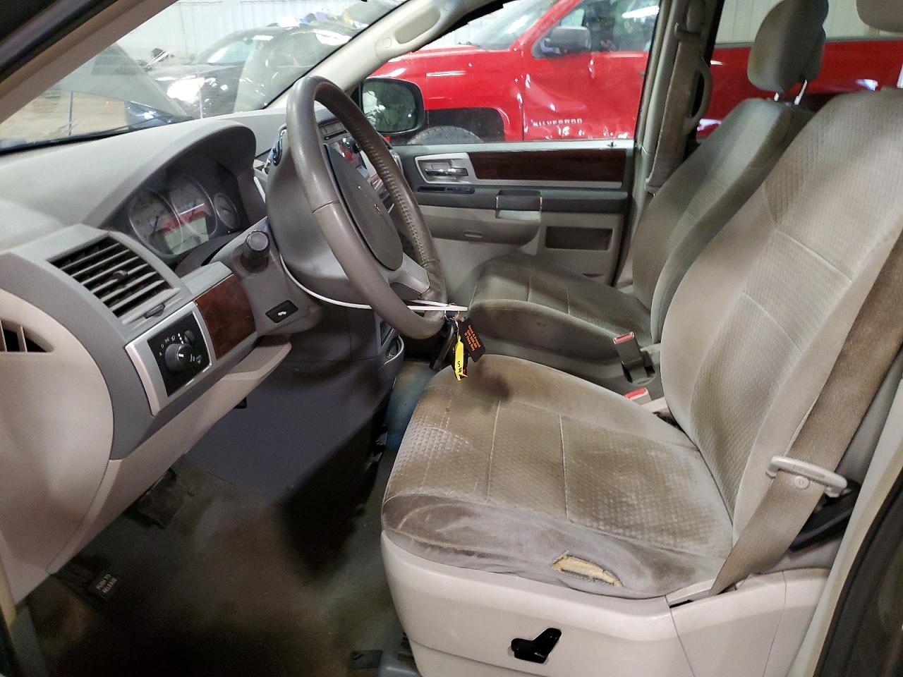 2010 CHRYSLER TOWN & COUNTRY TOURING photo 7