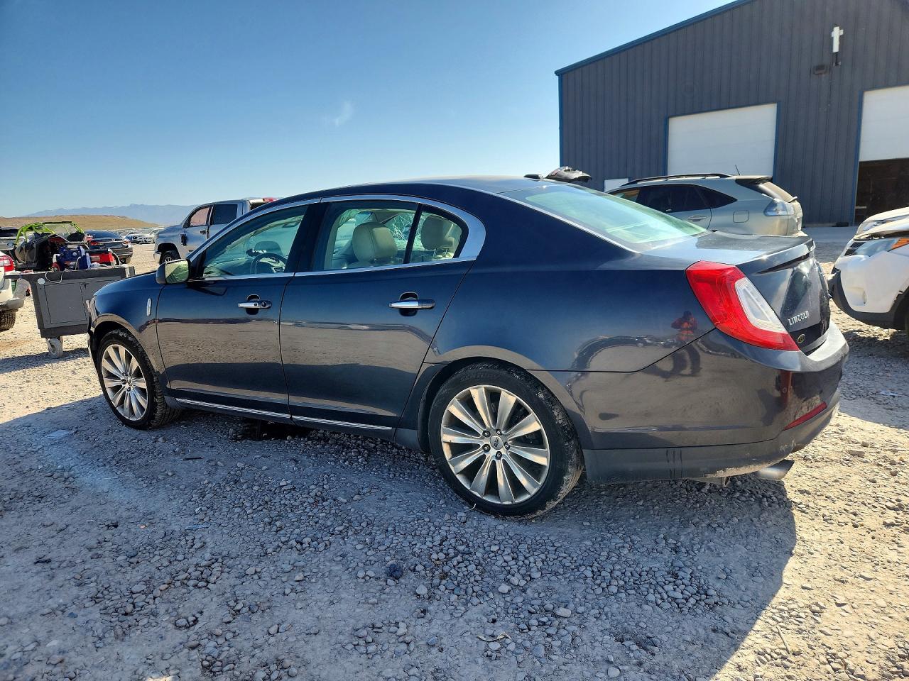 2013 LINCOLN MKS photo 2