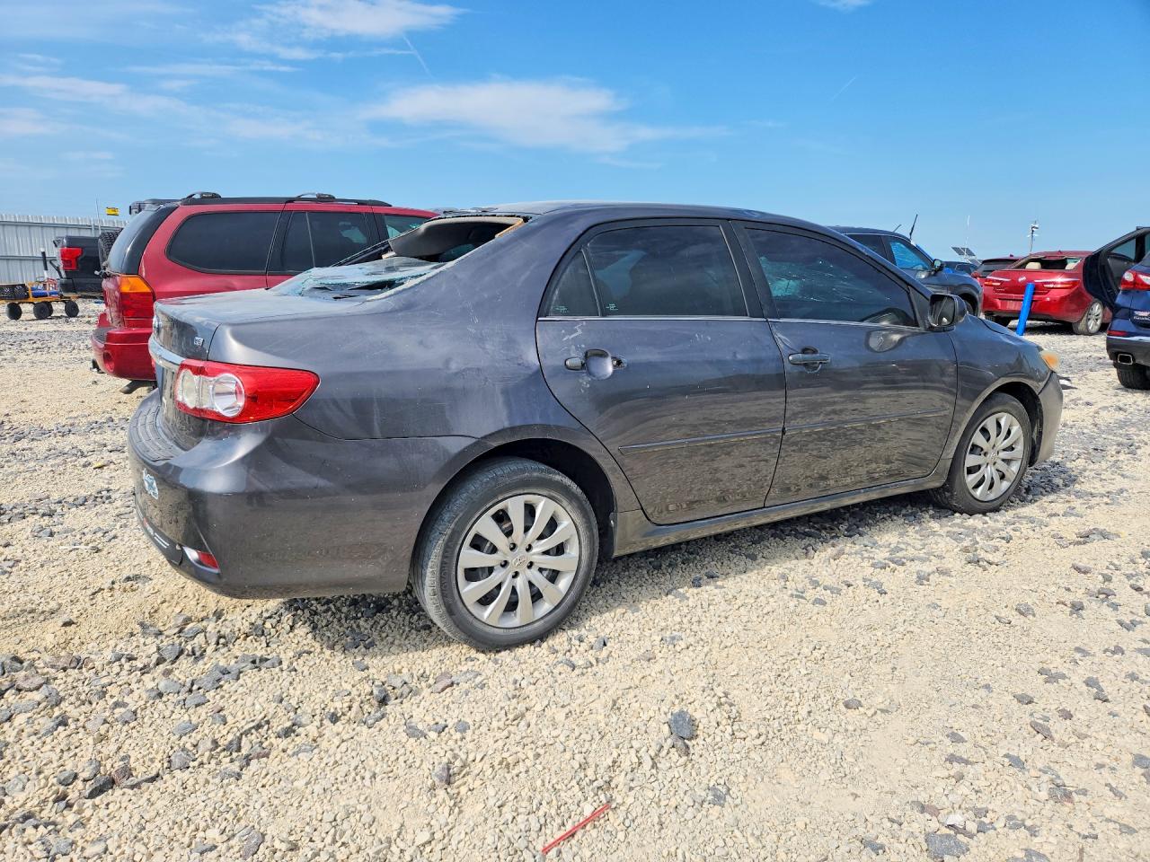 2013 TOYOTA COROLLA LE photo 3