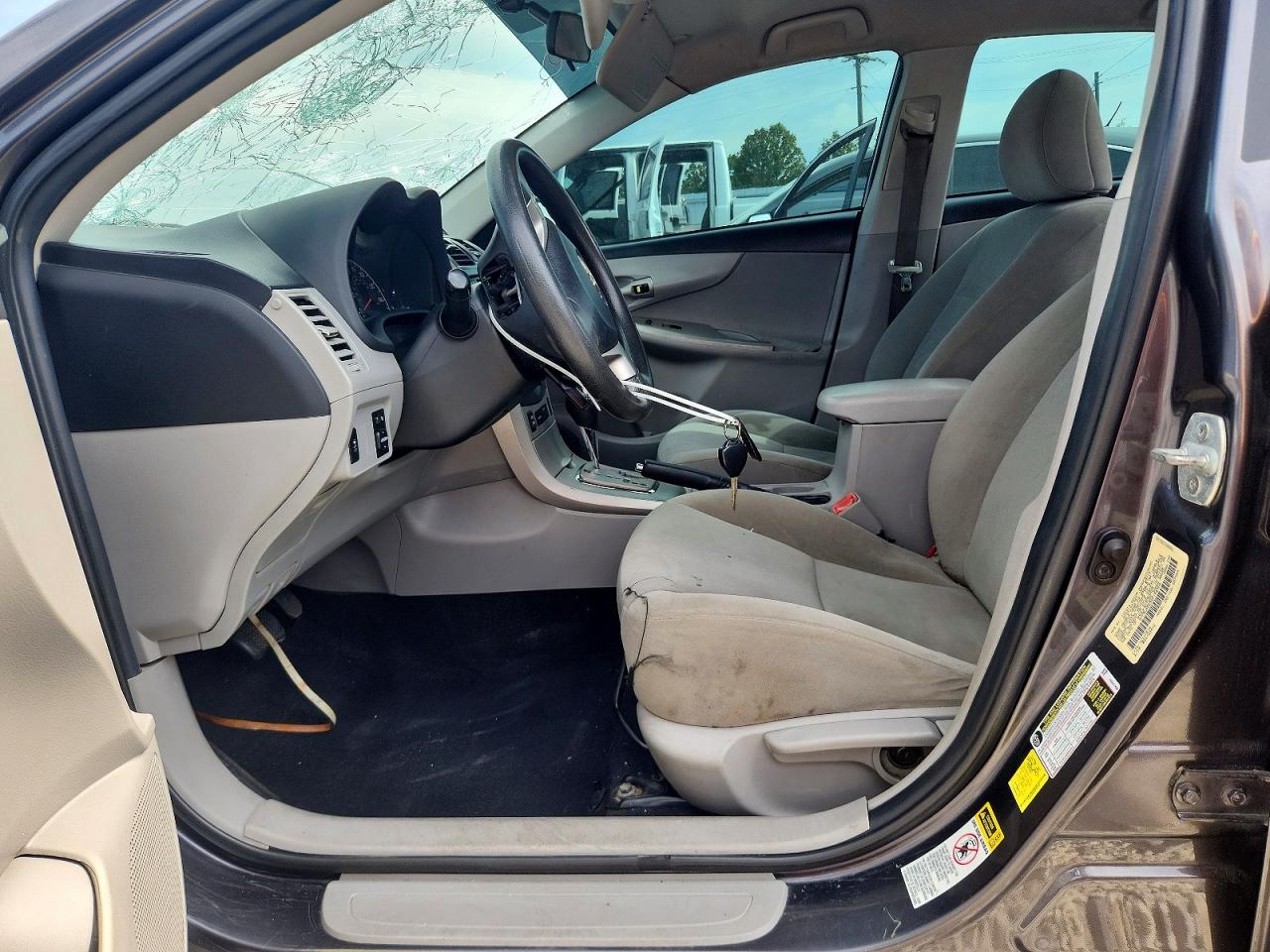 2013 TOYOTA COROLLA LE photo 7