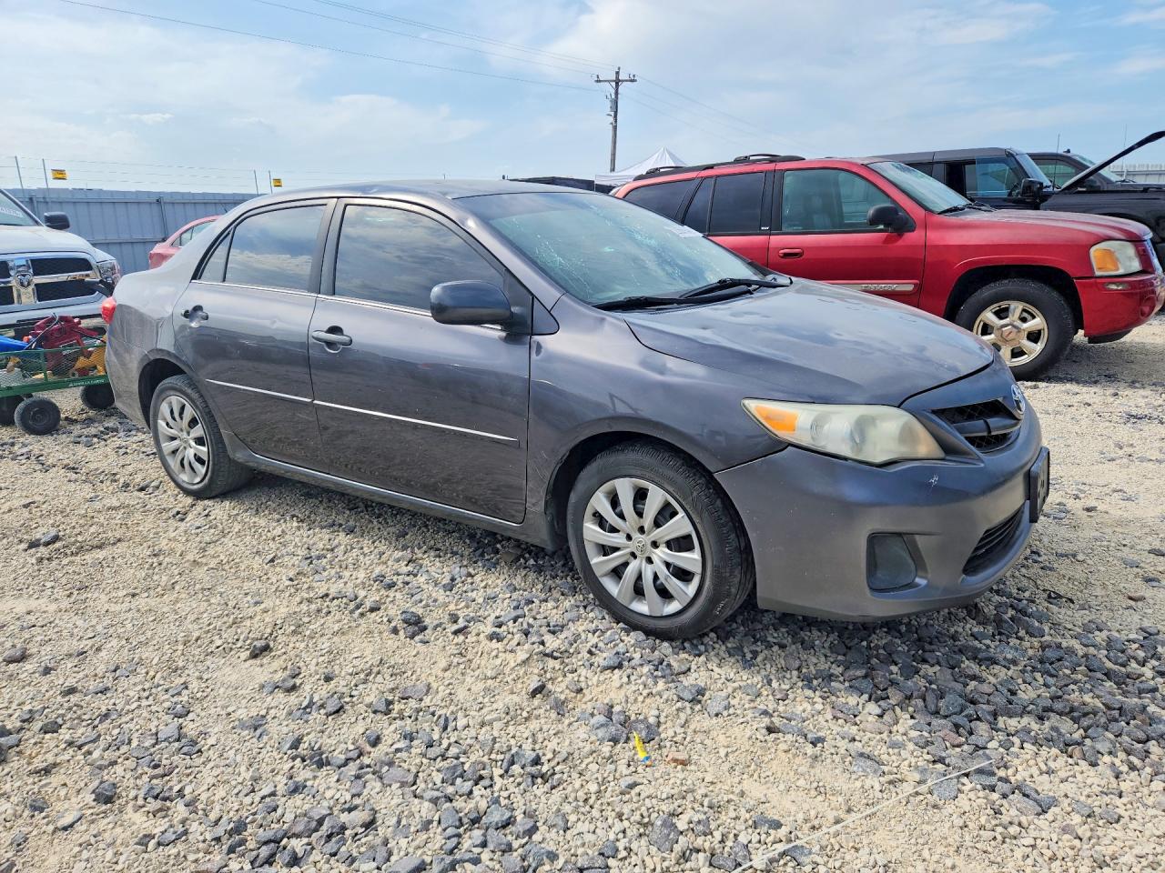 2013 TOYOTA COROLLA LE photo 4