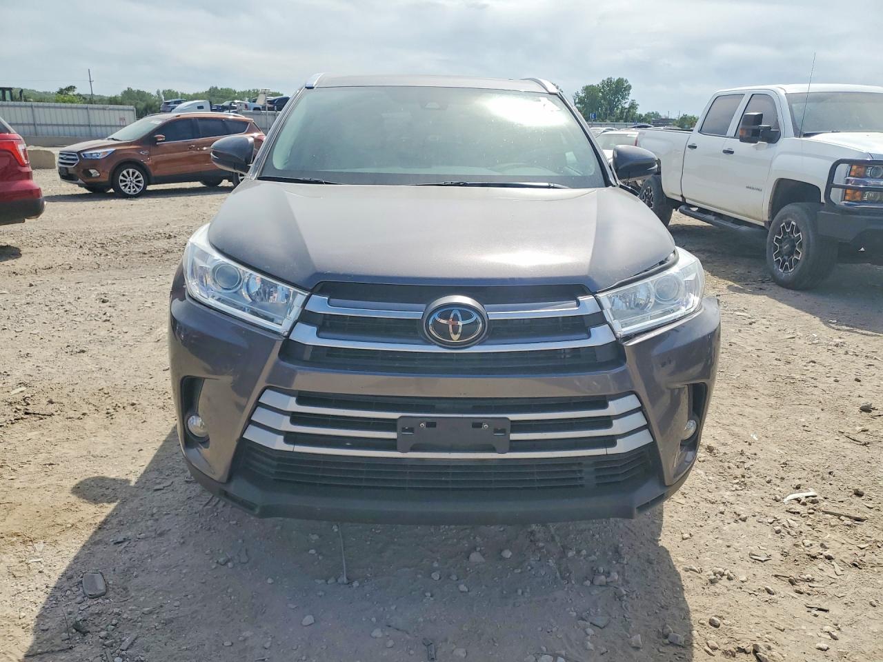2018 TOYOTA HIGHLANDER XLE photo 5