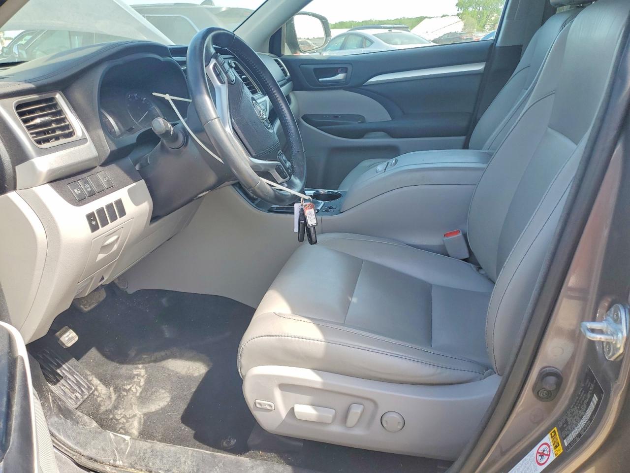 2018 TOYOTA HIGHLANDER XLE photo 7
