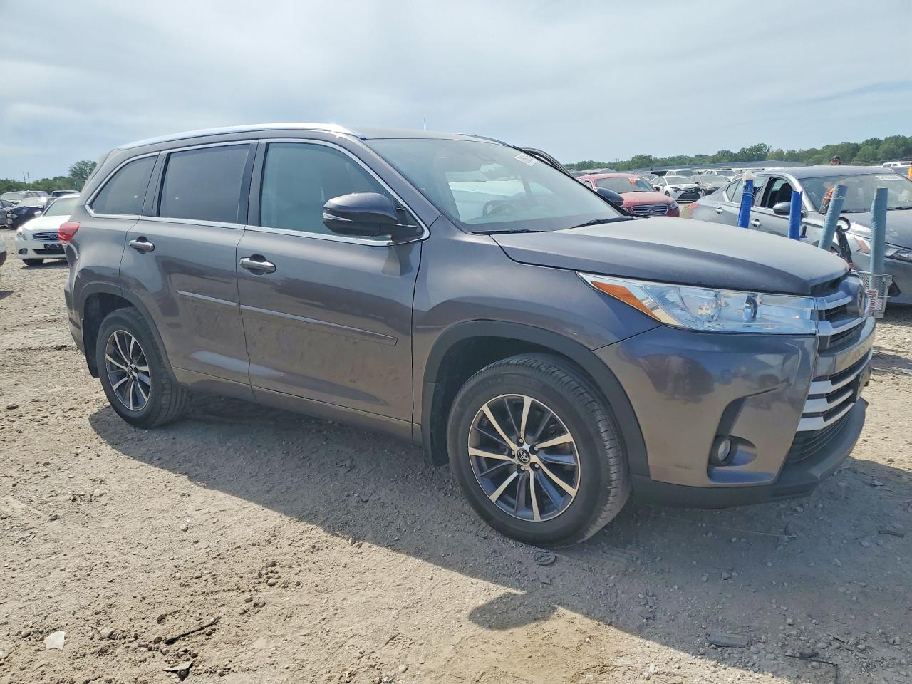2018 TOYOTA HIGHLANDER XLE photo 4