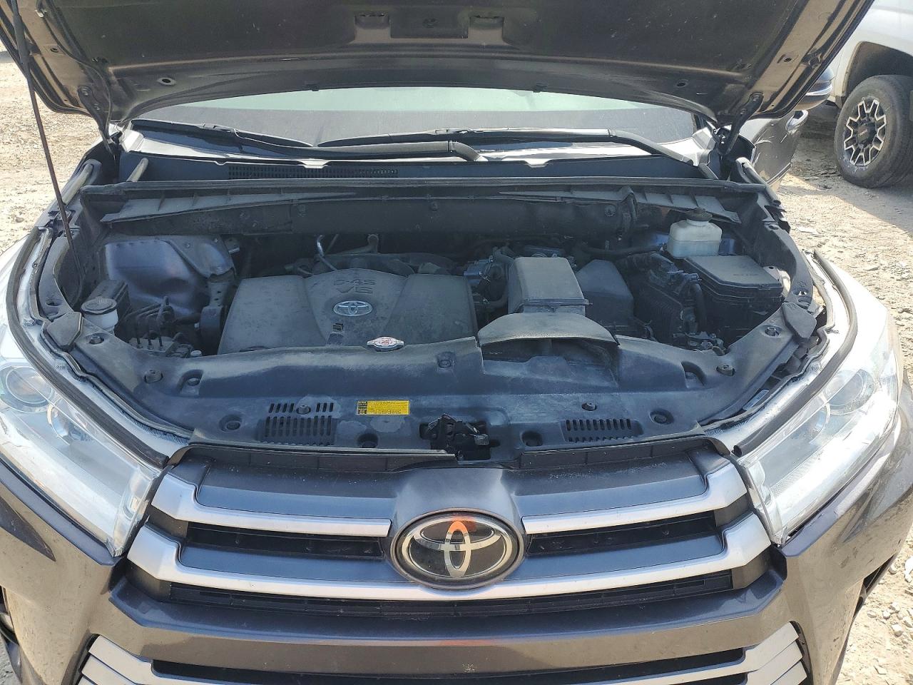 2018 TOYOTA HIGHLANDER XLE photo 12