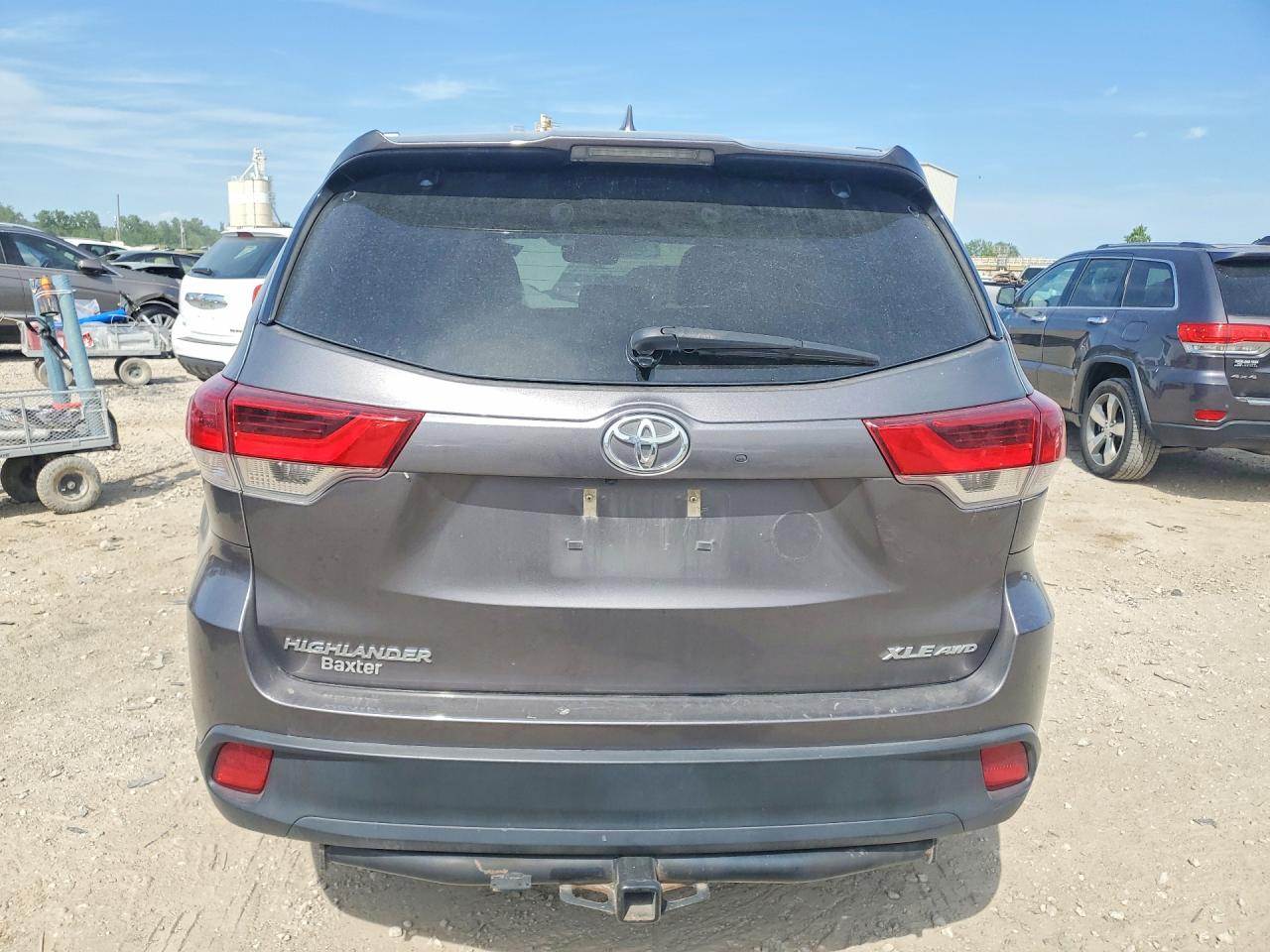2018 TOYOTA HIGHLANDER XLE photo 6