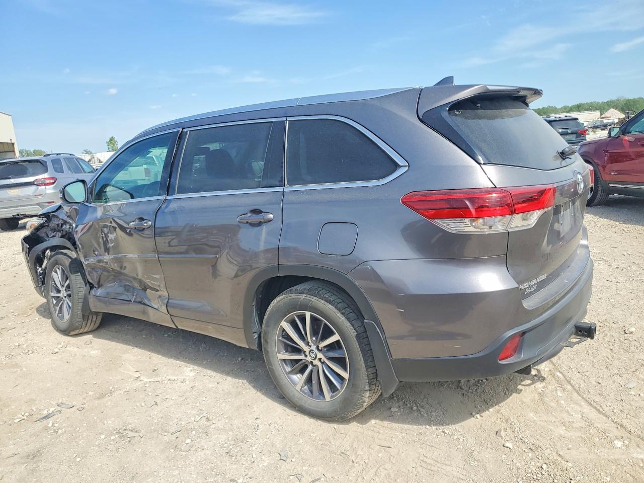 2018 TOYOTA HIGHLANDER XLE photo 2
