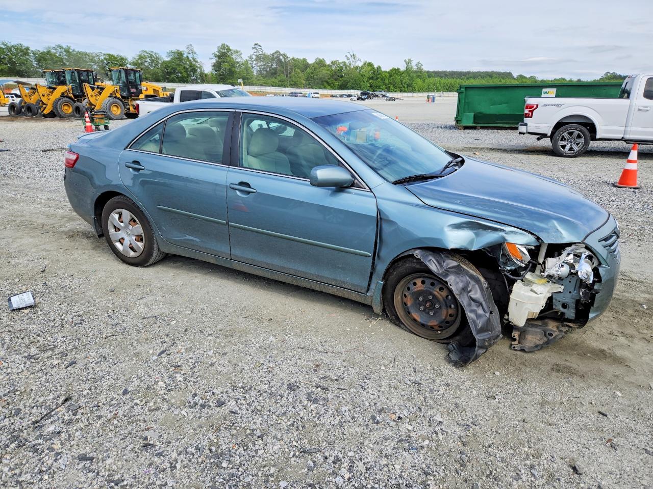 2009 TOYOTA CAMRY LE photo 4