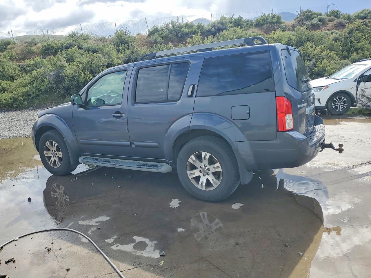2010 NISSAN PATHFINDER S photo 2