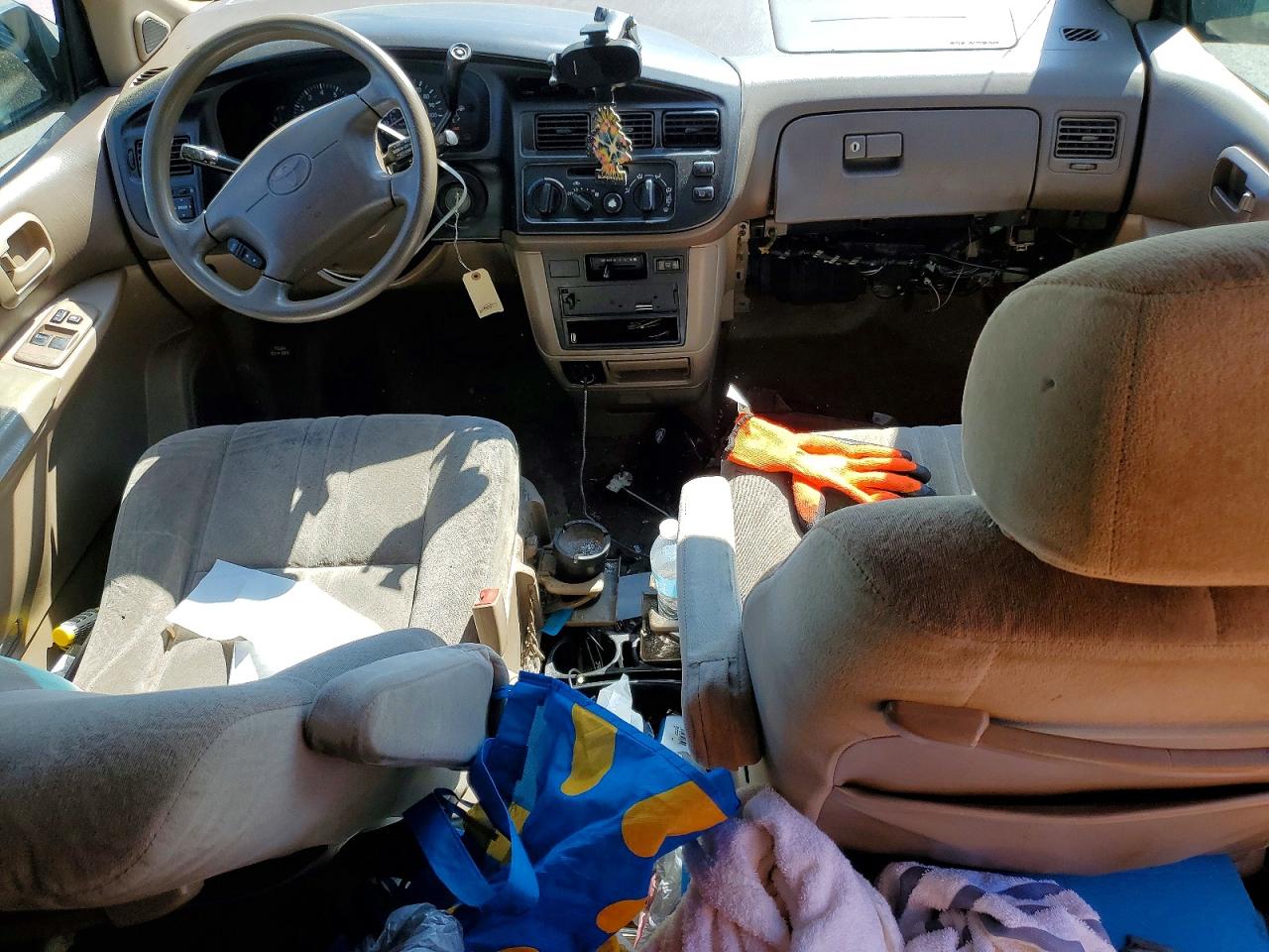 1999 TOYOTA SIENNA LE photo 15