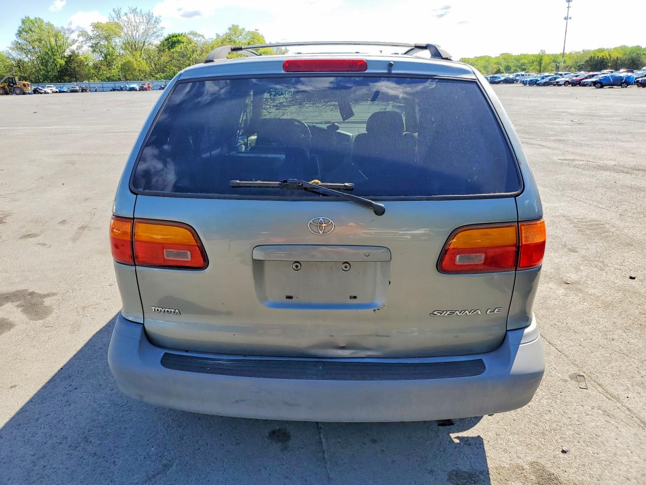 1999 TOYOTA SIENNA LE photo 11