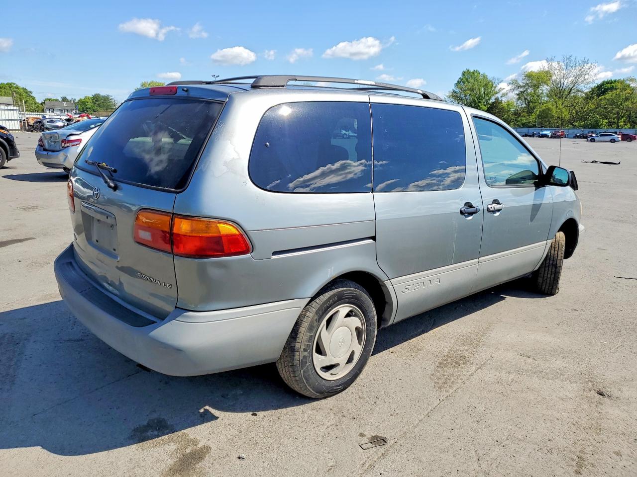 1999 TOYOTA SIENNA LE photo 5